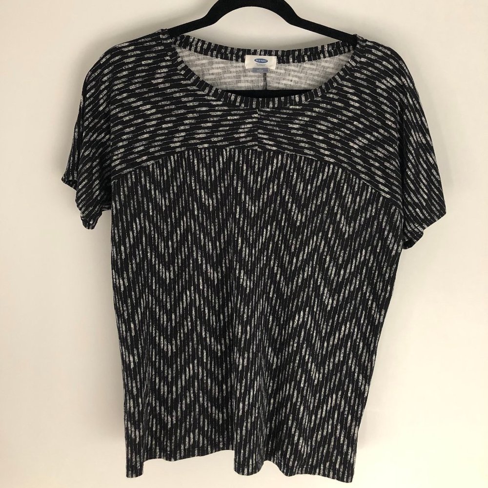 Black and white print top